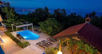 Cozy home in Lovran with WiFi