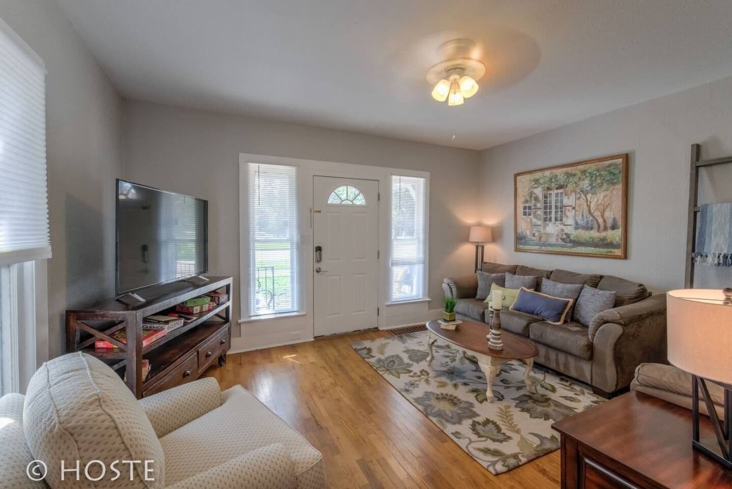 Apartment (3 Bedrooms) | Living room | Smart TV