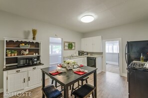 Apartment (3 Bedrooms) | Private kitchen | Full-size fridge, oven, coffee/tea maker, toaster