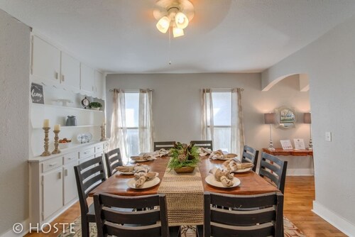 3BR Of Downtown King Bed, Dining, Has It All!