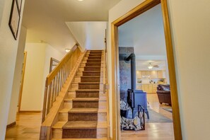 Interior - 4 BR Country Home in Suburbs W/trails & Parks (Colorado Springs)