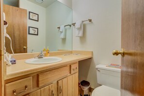 House (4 Bedrooms) | Bathroom | Bathtub - 4 BR Country Home in Suburbs W/trails & Parks (Colorado Springs)