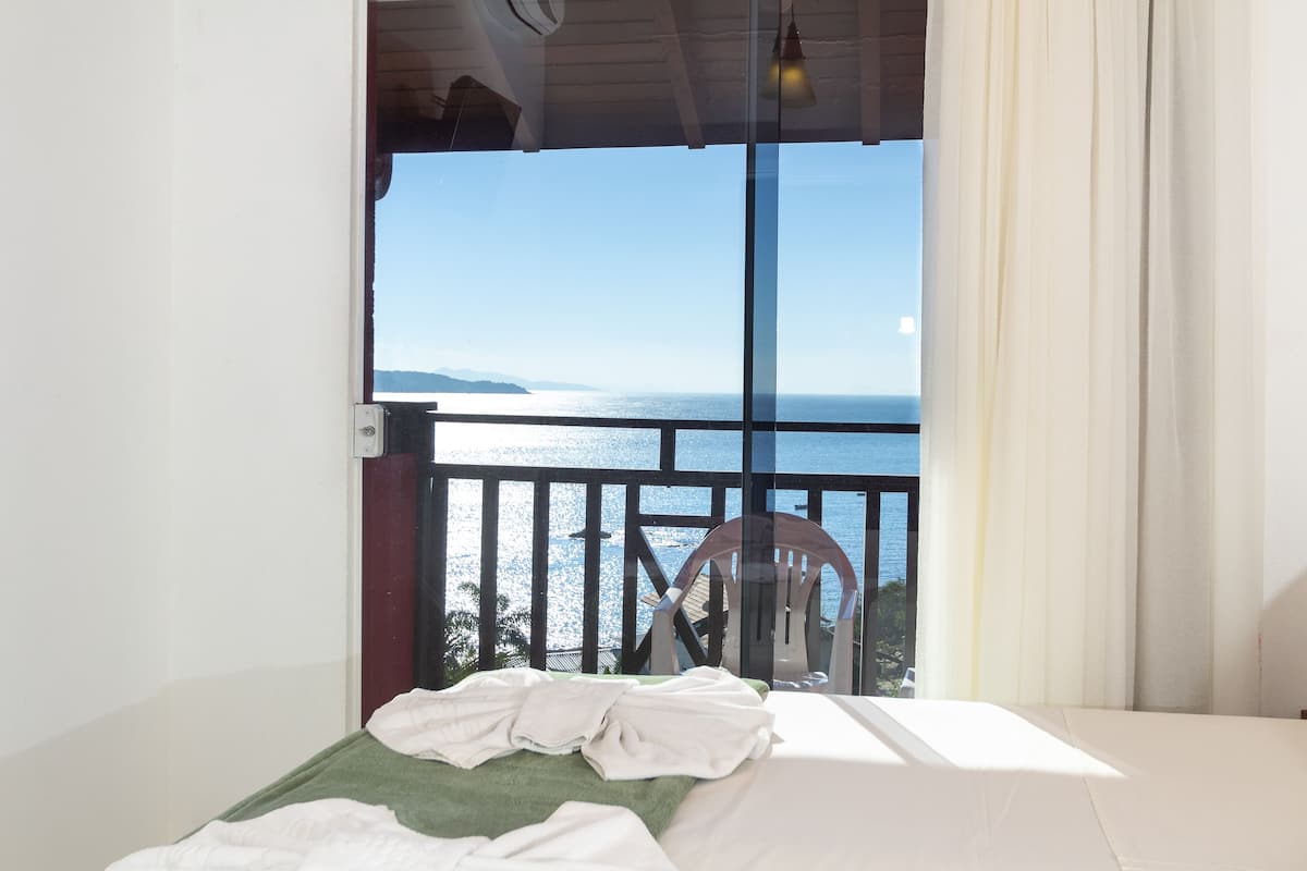 Suite Panoramique | Minibar, coffres-forts dans les chambres, Wi-Fi gratuit, draps fournis