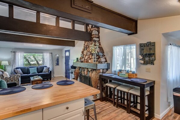 House (2 Bedrooms) | Private kitchen | Oven, dishwasher, cookware/dishes/utensils