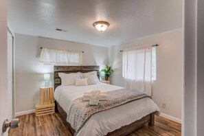 House (2 Bedrooms) | 2 bedrooms, iron/ironing board, bed sheets - 2brcheyenne Cañon Minutes to Hiking and Zoo (Colorado Springs)