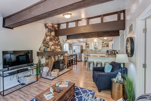 House (2 Bedrooms) | Living room | TV, fireplace - 2brcheyenne Cañon Minutes to Hiking and Zoo (Colorado Springs)