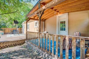 House (2 Bedrooms) | Balcony - Downtown Practical & Pet-friendly Easy & Sensible (Colorado Springs)