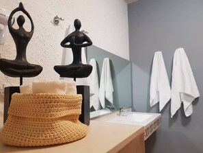 Comfort Twin Room, 2 Double Beds | Bathroom