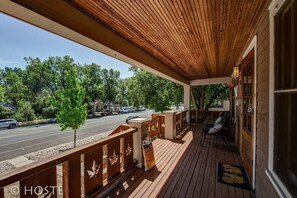 House (4 Bedrooms) | Balcony