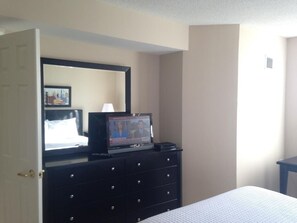 1 bedroom, individually decorated, individually furnished, desk