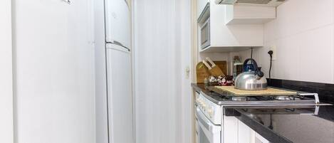 Superior-lejlighed | Privat køkken | Køleskab/fryser i fuld størrelse, mikrobølgeovn