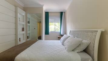 Apartamento superior | 2 quartos, Wi-Fi de cortesia, roupa de cama