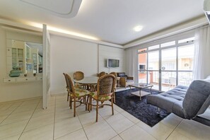 Apartamento superior | Zona de estar | Una televisión LCD