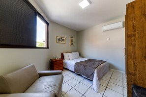 Junior-Apartment, Stadtblick | 1 Schlafzimmer, kostenloses WLAN, Bettwäsche