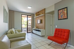 Junior Apartment, City View | Living room | LCD TV - Apto em Jurerê Open Shopping reformado CDS209 (Florianópolis)