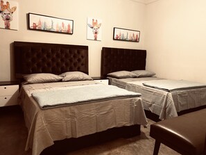 4 Schlafzimmer, Bügeleisen/Bügelbrett, WLAN, Bettwäsche