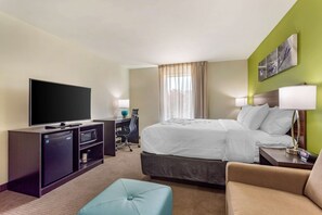 Suite, 1 King Bed with Sofa bed, Non Smoking | Premium bedding, desk, iron/ironing board, free WiFi