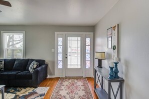 独立别墅 (2 Bedrooms) | 客厅 | 电视