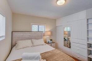 A bedroom with a bed, bedside table, lamp, and a wardrobe. - 3brdowntownwalk to Everywhere & Bars W/fire pit (Colorado Springs)