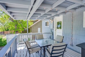 House (3 Bedrooms) | Balcony