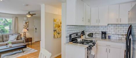 單棟房屋 (3 Bedrooms) | 私人廚房 | 大型雪櫃/冰箱、焗爐、咖啡機/沖茶器、多士爐