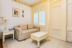 Appartamento Superior | Area soggiorno | TV LED