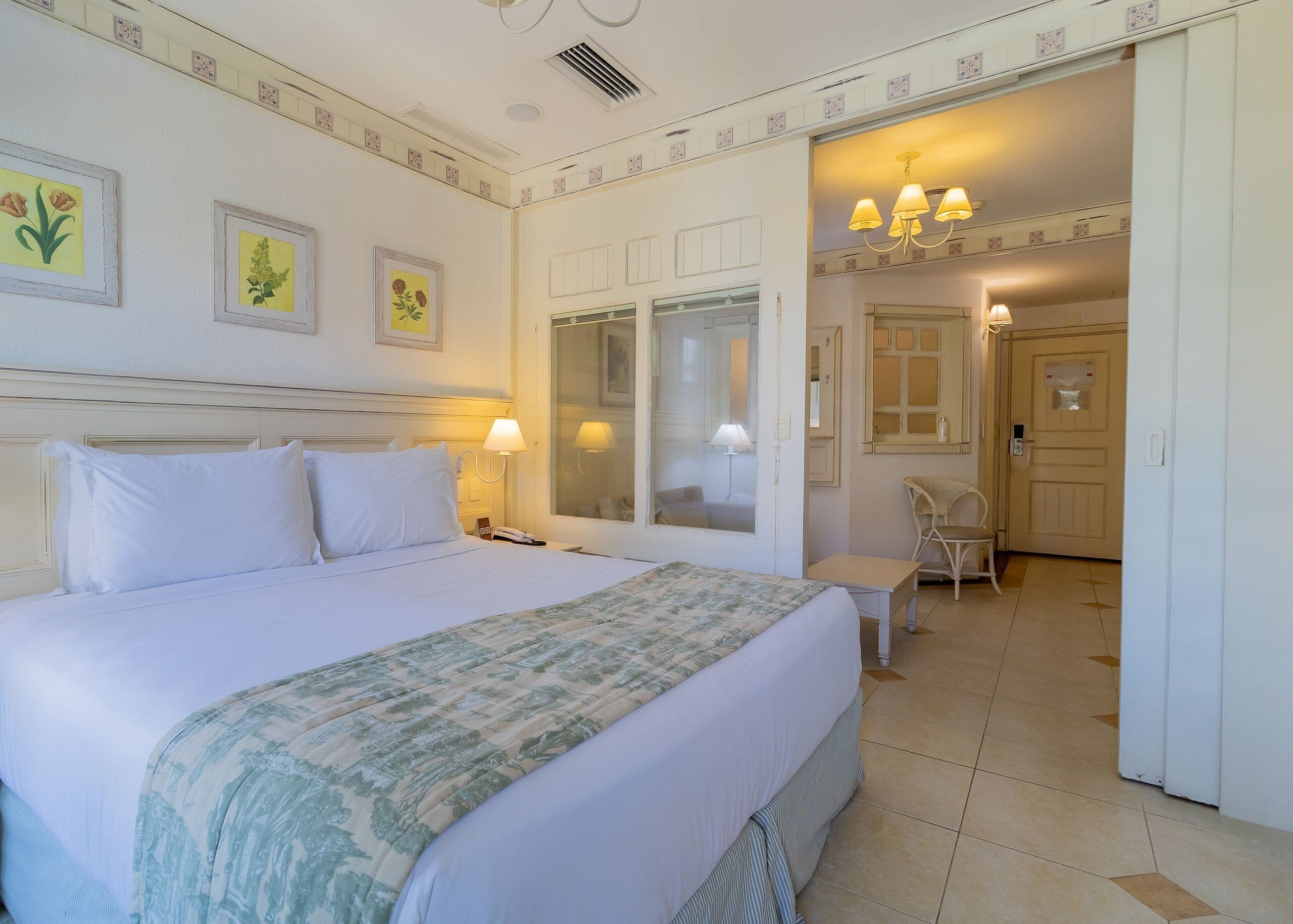 Deluxe Apartment | In-room safe, soundproofing, WiFi (free), bed sheets