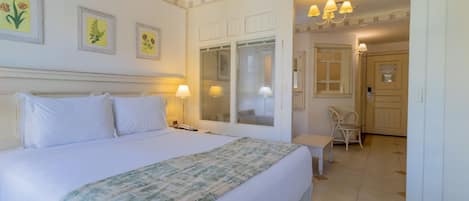 Deluxe Apartment | In-room safe, soundproofing, WiFi (free), bed sheets