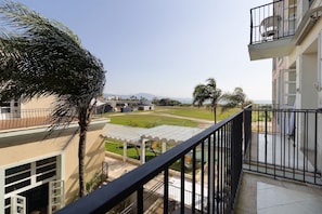 Studio Deluxe, vue piscine | Enceinte de l’hébergement