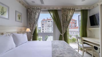 Deluxe Apartment | 1 bedroom, in-room safe, soundproofing, free WiFi