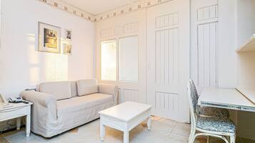 Deluxe Studio, Pool View | Living area | LED TV