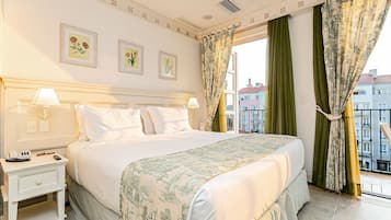 Estudio Deluxe, vista a la alberca | 1 habitación, caja de seguridad en la habitación y insonorización
