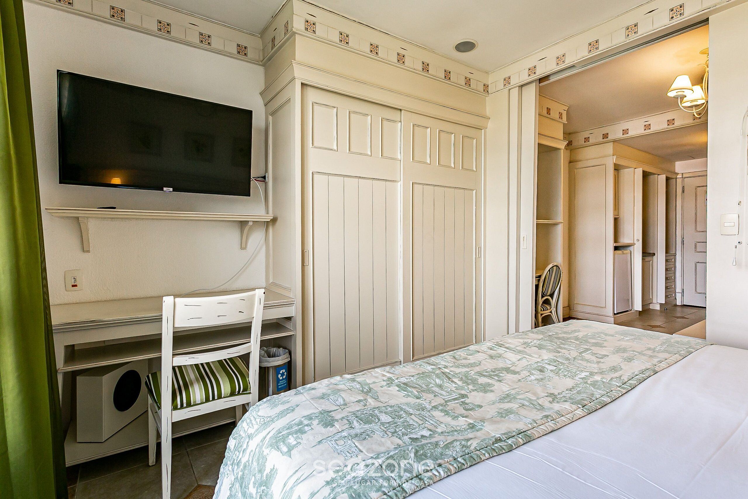 Apartamento superior | Caja fuerte, sistema de insonorización, wifi gratis y ropa de cama