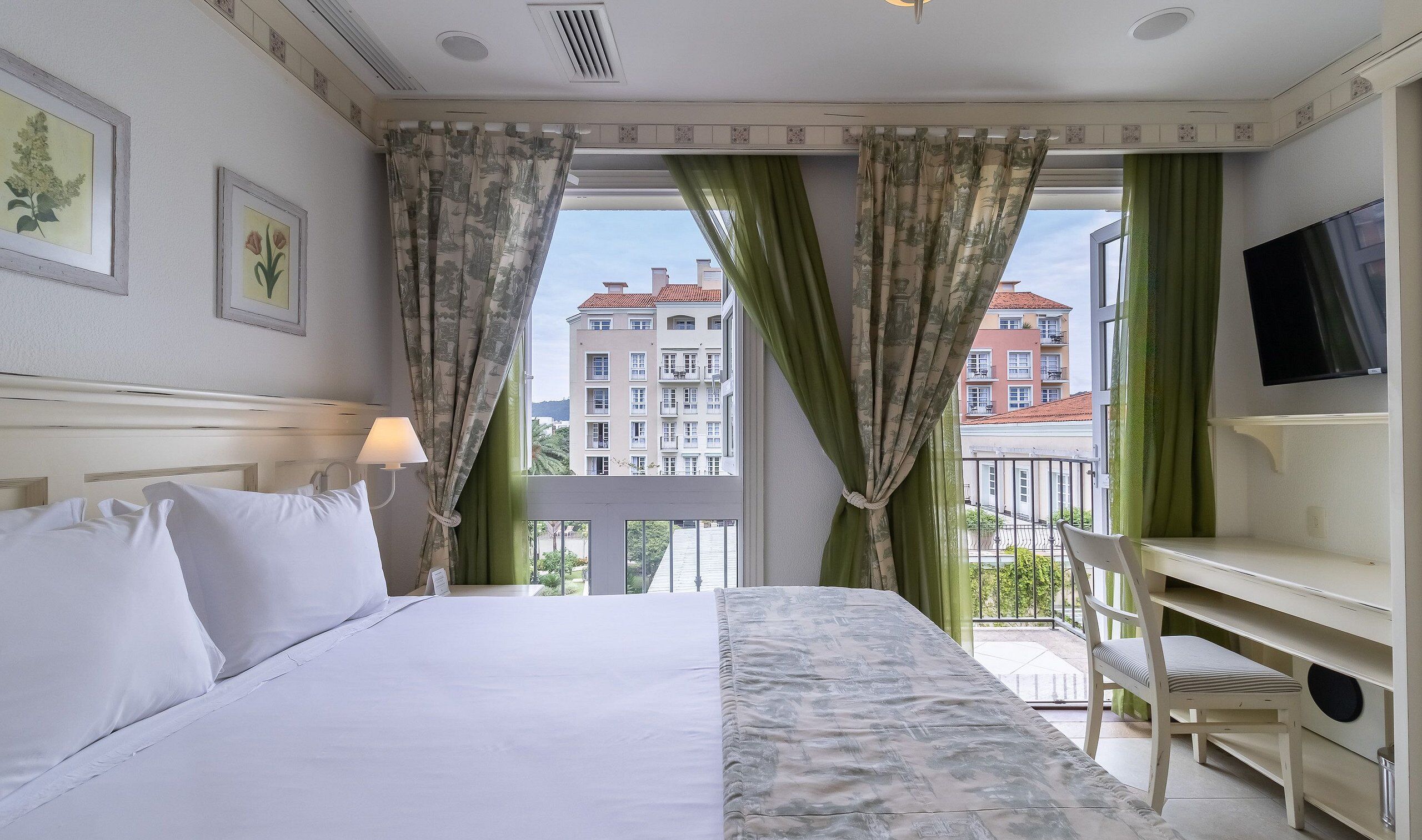 Deluxe Apartment | In-room safe, soundproofing, free WiFi, bed sheets