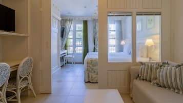 Basic Apartment | In-room safe, soundproofing, WiFi (free), bed sheets