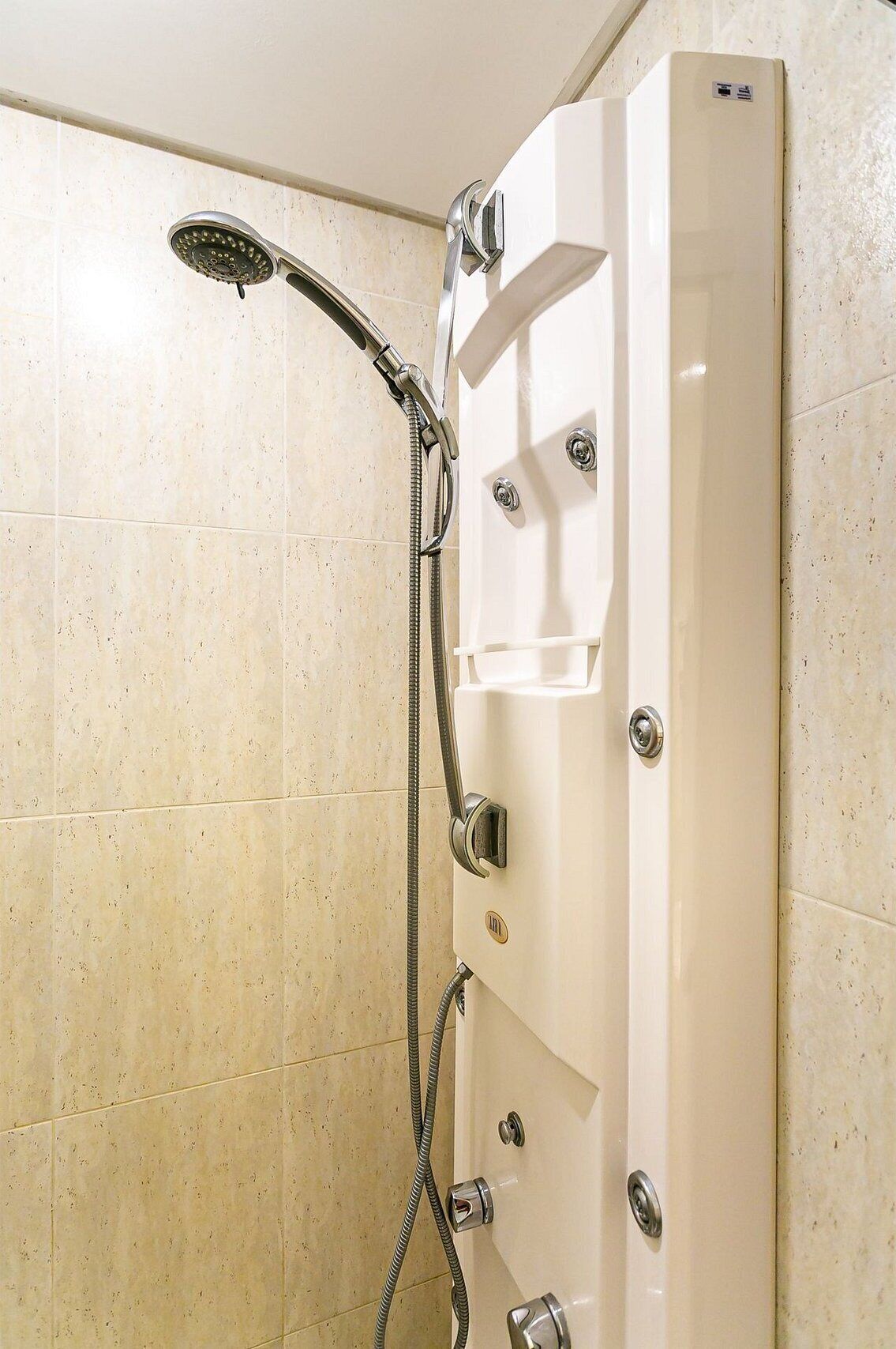 Apartamento superior | Banheiro | Chuveiro, produtos de toalete grátis, secador de cabelo 