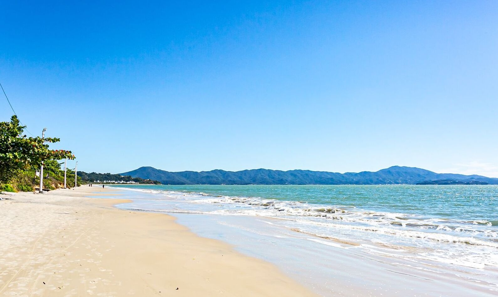 Una spiaggia nelle vicinanze