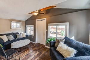 House (1 Bedroom) | Living room | Smart TV