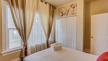 Nhà (2 Bedrooms) | 2 phòng ngủ, bộ đồ giường cao cấp, chăn bông