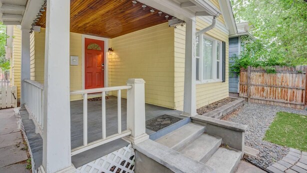 บ้านพัก (2 Bedrooms) | ระเบียง