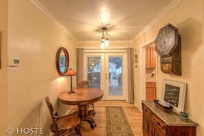 하우스 (2 Bedrooms) | 2 개의 침실, 고급 침구, 오리/거위털 이불, 다리미/다리미판