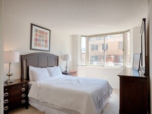 Silitysrauta/-lauta, ilmainen Wi-Fi, vuodevaatteet