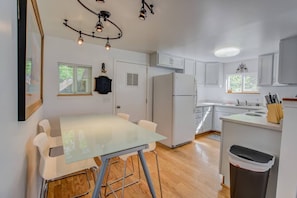 Villa (1 Bedroom) | Eigene Küche | Großer Kühlschrank, Ofen, Wasserkocher mit Kaffee-/Teezubehör, Toaster