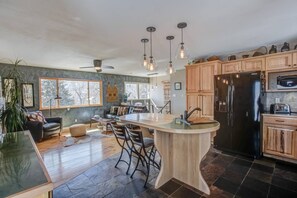 하우스 (4 Bedrooms) | 전용 주방 | 오븐, 쿡탑, 식기 세척기, 조리 도구/접시/주방 기구