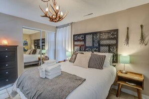 4 bedrooms, iron/ironing board, bed sheets - 4BR Mtn Viewsgarden of the Godshot Tub, Firepit (Colorado Springs)