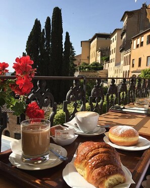 Daily local cuisine breakfast for a fee - La Dimora nel Corso (Montepulciano)