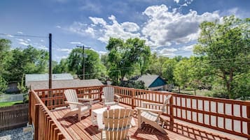 House (4 Bedrooms) | Balcony