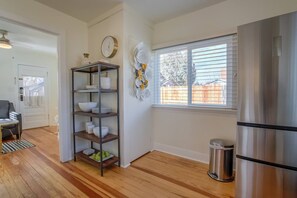 Cottage (1 Bedroom) - Vintage Tiny House Cute 1bdrm Big Appeal (Colorado Springs)