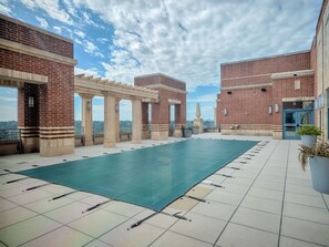 Outdoor pool - National at Metropolitan Park (Arlington)