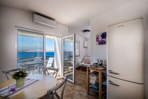 Dining - Apartments Matea with Infinity Pool (Cesarica)